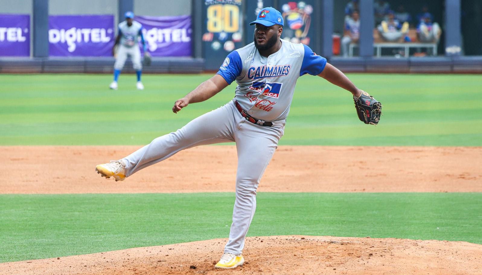 El pitcher dominicano Moisés Díaz trabajó cuatro entradas y cargó con la derrota.