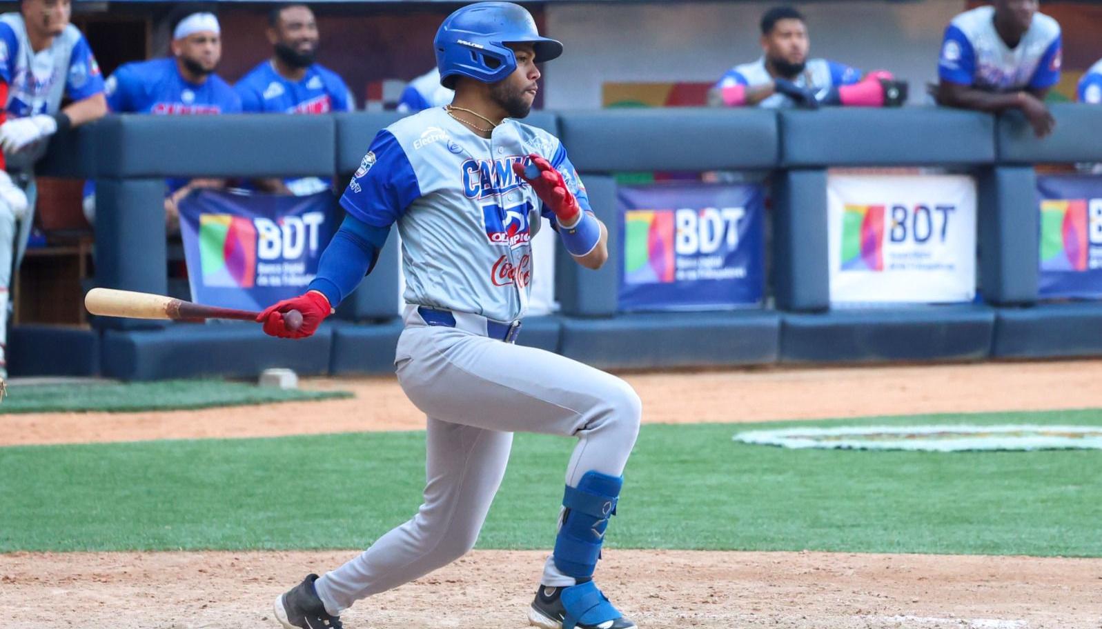 Jaider Morelos, segunda base de Caimanes de Barranquilla. 