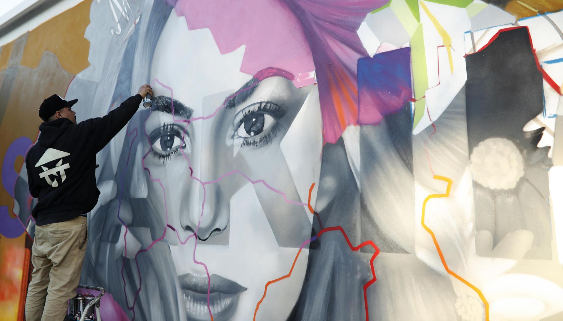 Mural de la cantante colombiana Shakira.