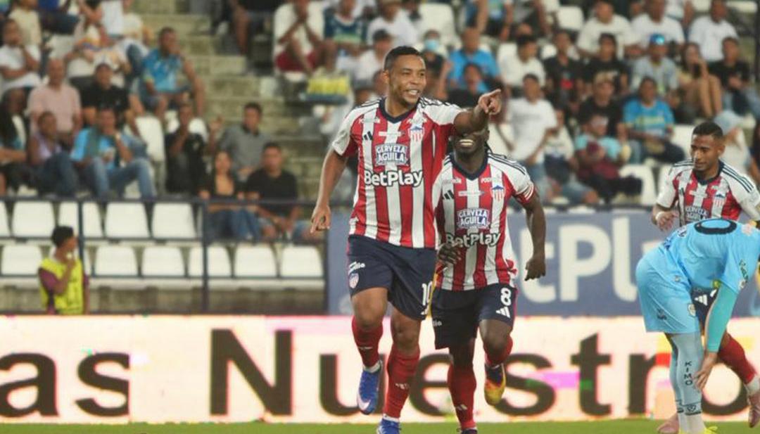 Luis Muriel festeja el primer gol del Junior, su quinto en el campeonato.