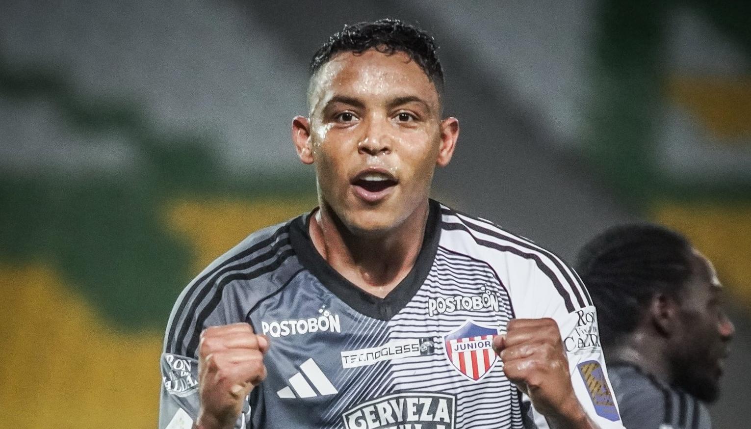 Luis Fernando Muriel celebra su golazo de tiro libre ante el Pereira. 