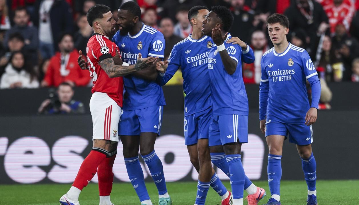Vinicius discute con el argentino Nicolás Otamendi tras el incidente con Prestianni.