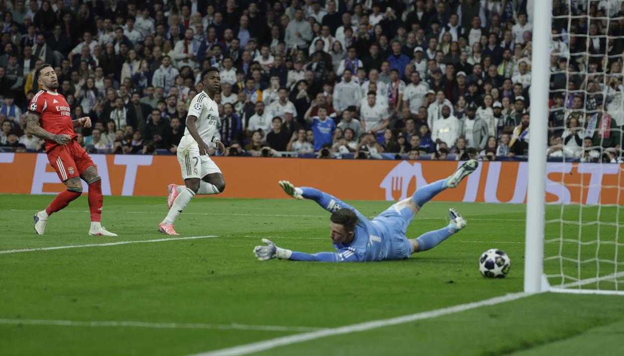 El gol de Vinicius Junior para la victoria del Real Madrid sobre Benfica. 
