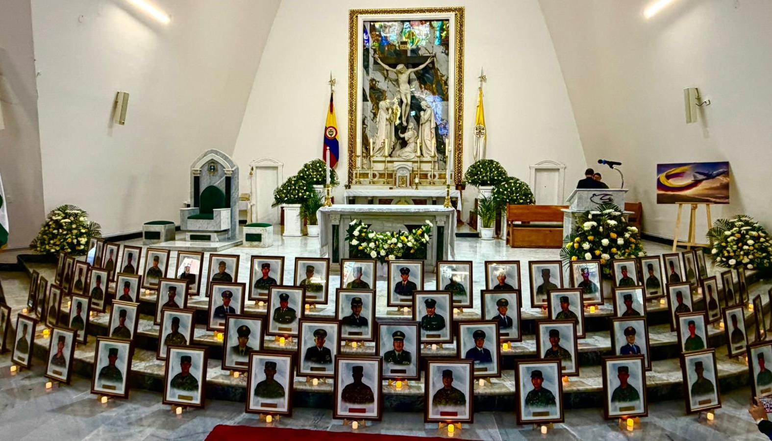 Las 69 fotografías de los víctimas mortales del accidente aéreo en Putumayo. 