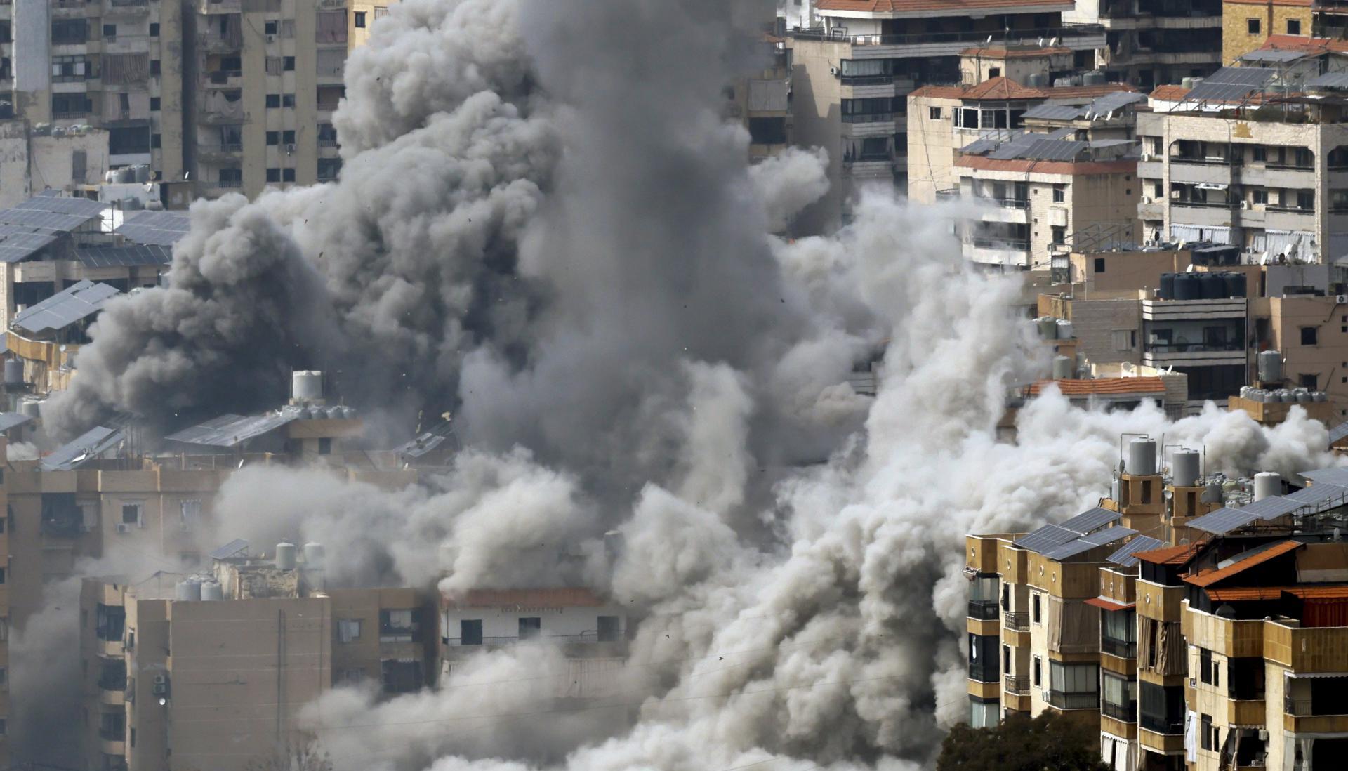 Humo y destrucción, tras ataques de Estados Unidos e Israel.