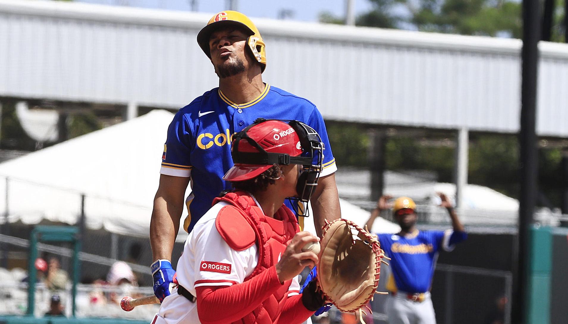 Reynaldo Rodríguez, lamentándose en un turno al bate.
