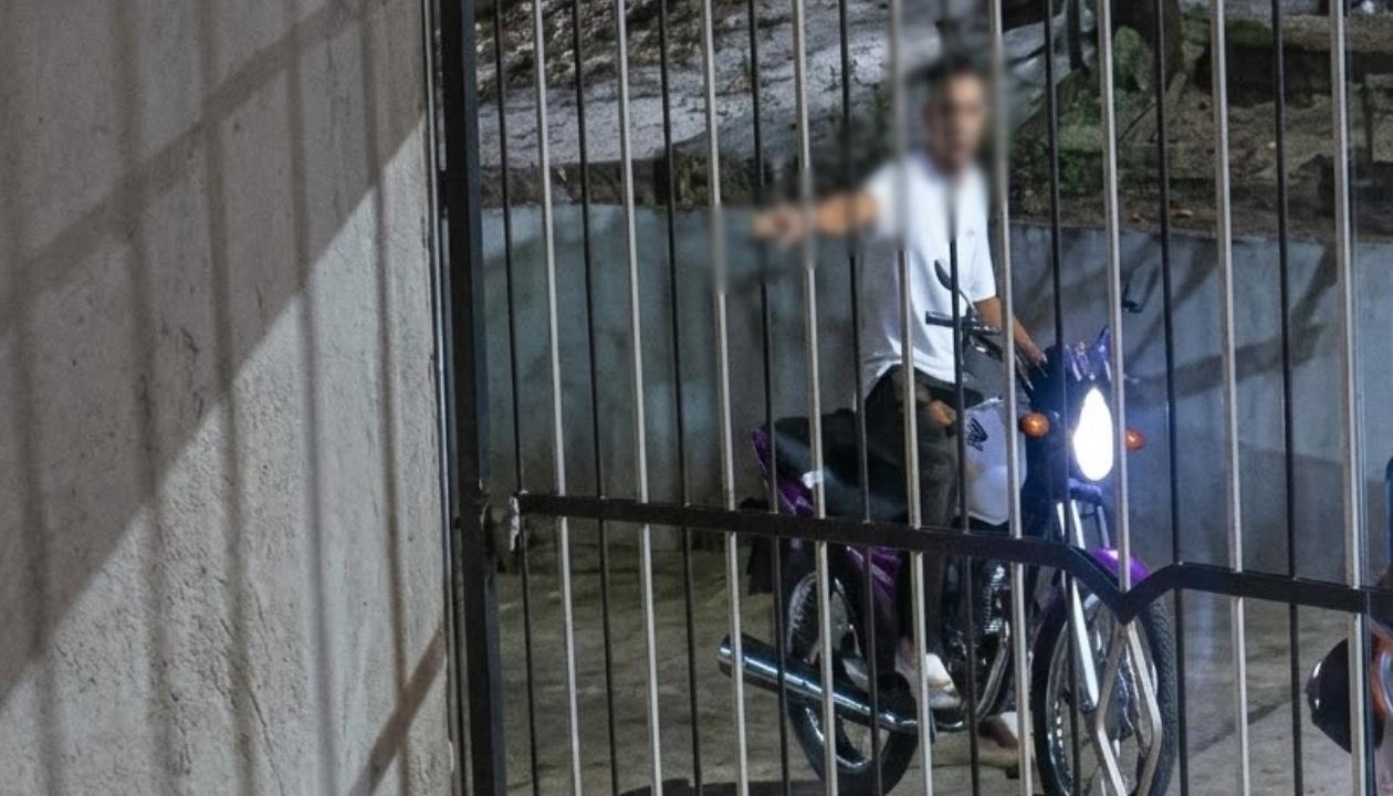 Momento del ataque contra la vivienda. 