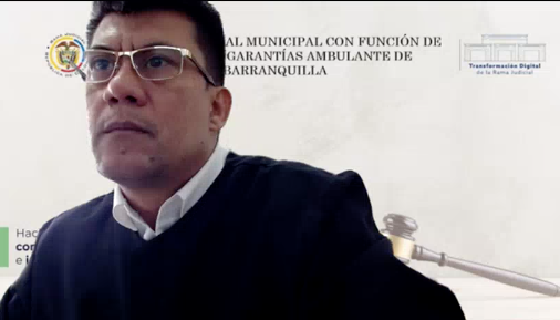 El juez durante la audiencia de solicitud de medida de aseguramiento. 