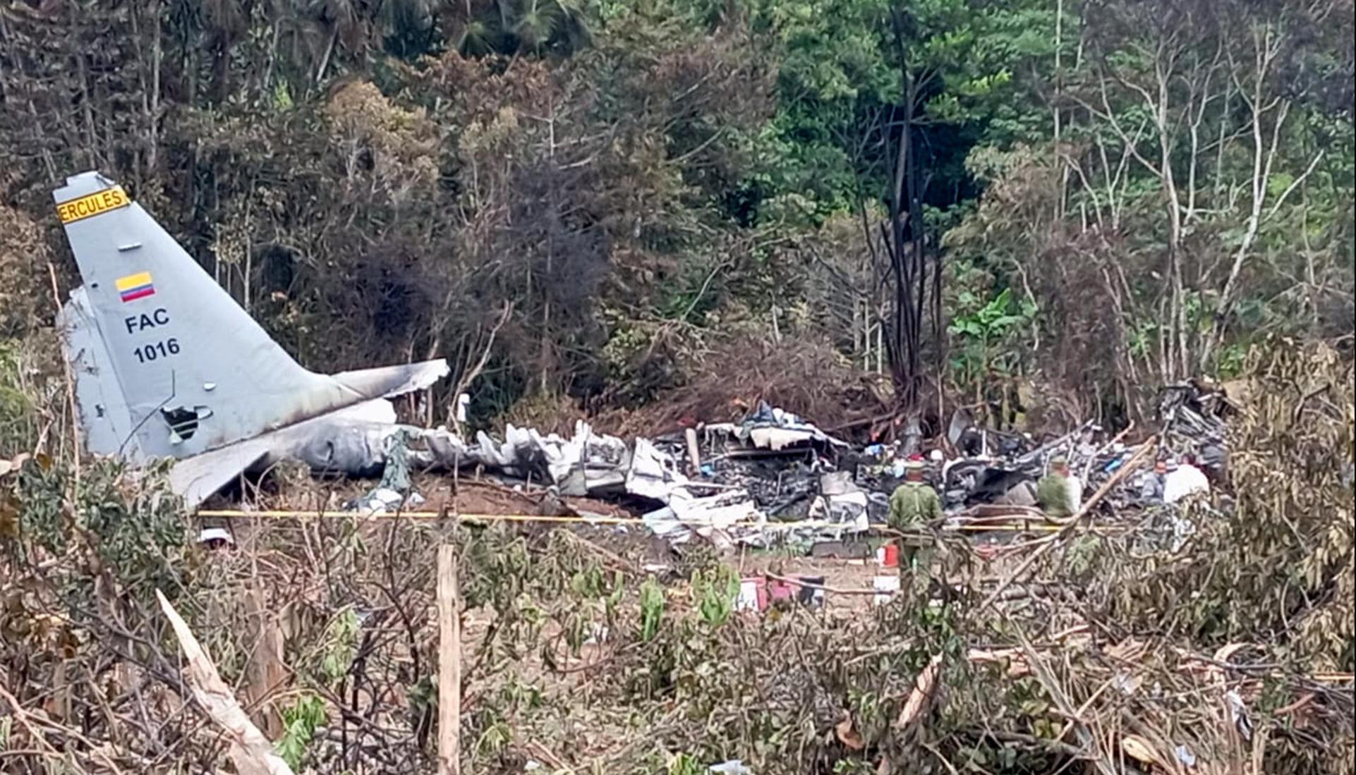 Avión Hércules accidentado