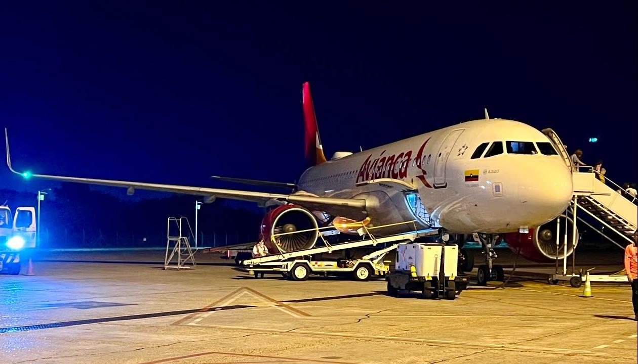 Imagen de referencia de avión aterrizando en el Cortissoz