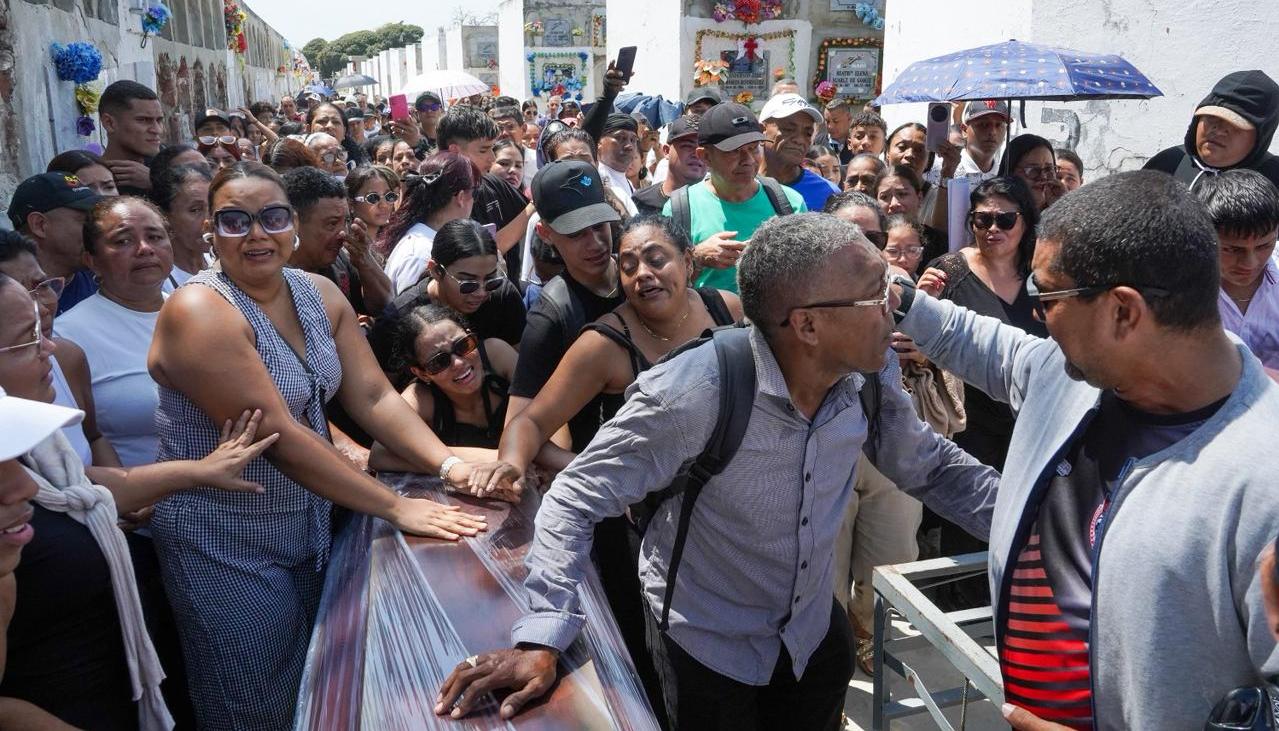 Honras fúnebres de Sheridan Sofía, de 14 años, y Keyla Nicolle, de 17.