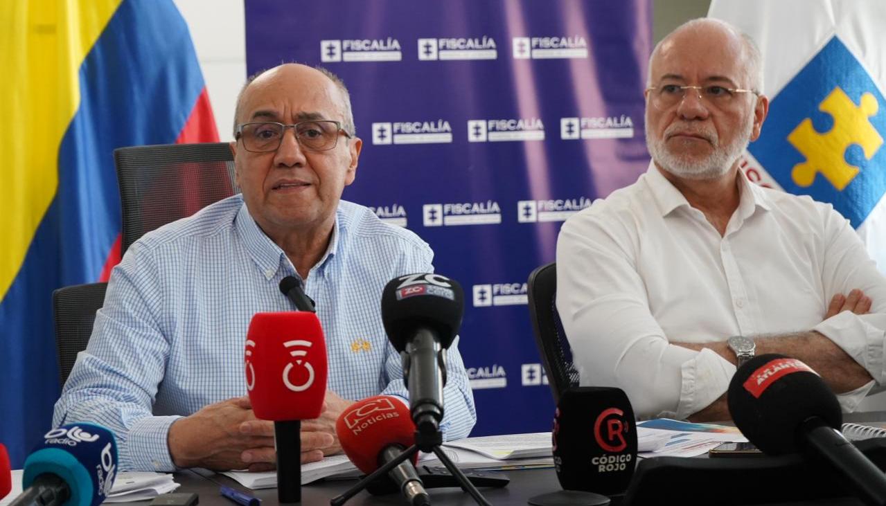 Daniel Gómez Acuña, Director Seccional de Fiscalía en Atlántico (izquierda).