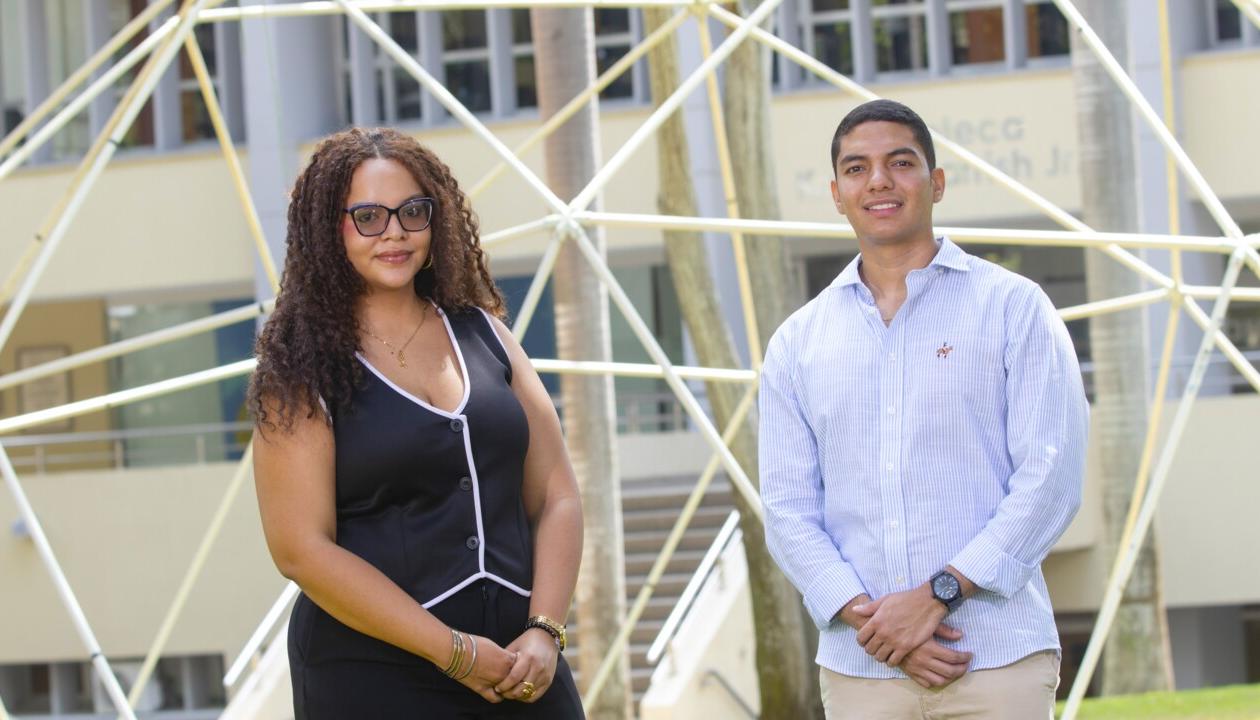 Alanys Graterol Cueto y el docente asesor, Fabián Andrés Díaz Hernández. 