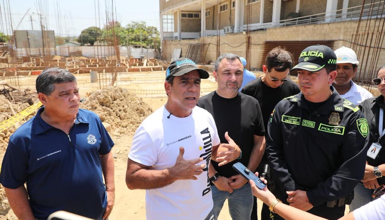 El alcalde Alejandro Char en las obras de la megaestación El Bosque.