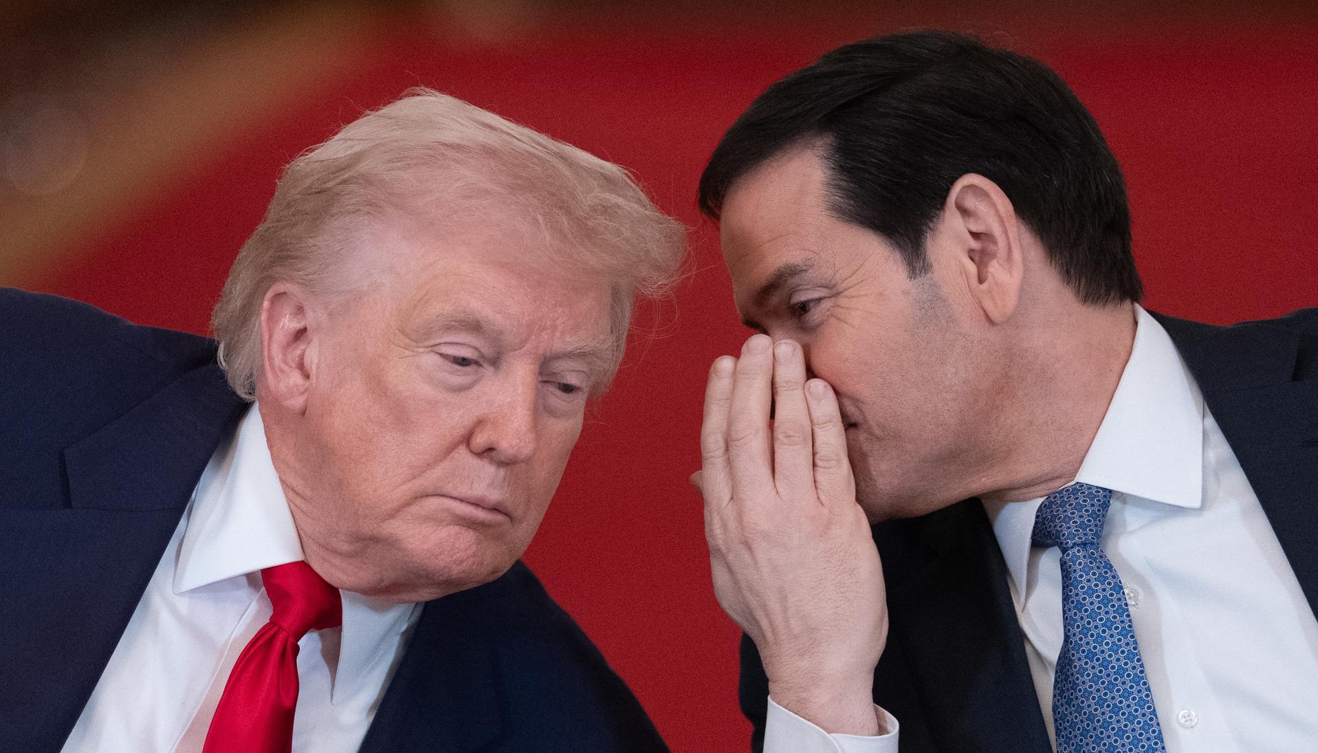 El presidente de EE.UU. Donald Trump con el secretario de Estado, Marco Rubio.