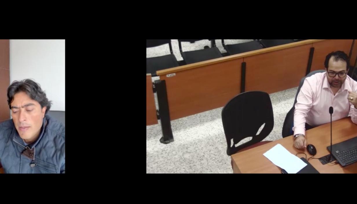 Nicolás Petro con su abogado Alejandro Carranza. 