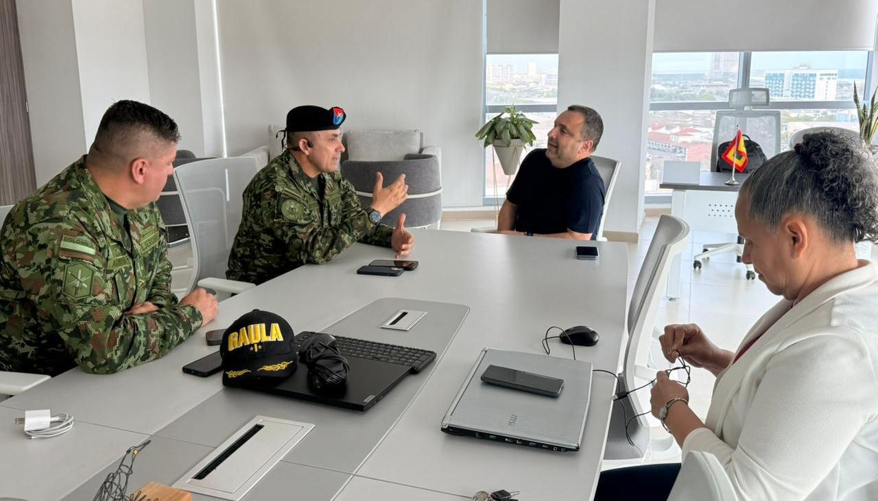 Reunión con el Comandante del Gaula Militar y funcionarios del Distrito. 