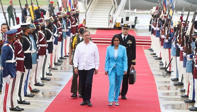 Gustavo Petro y Delcy Rodríguez en 2022