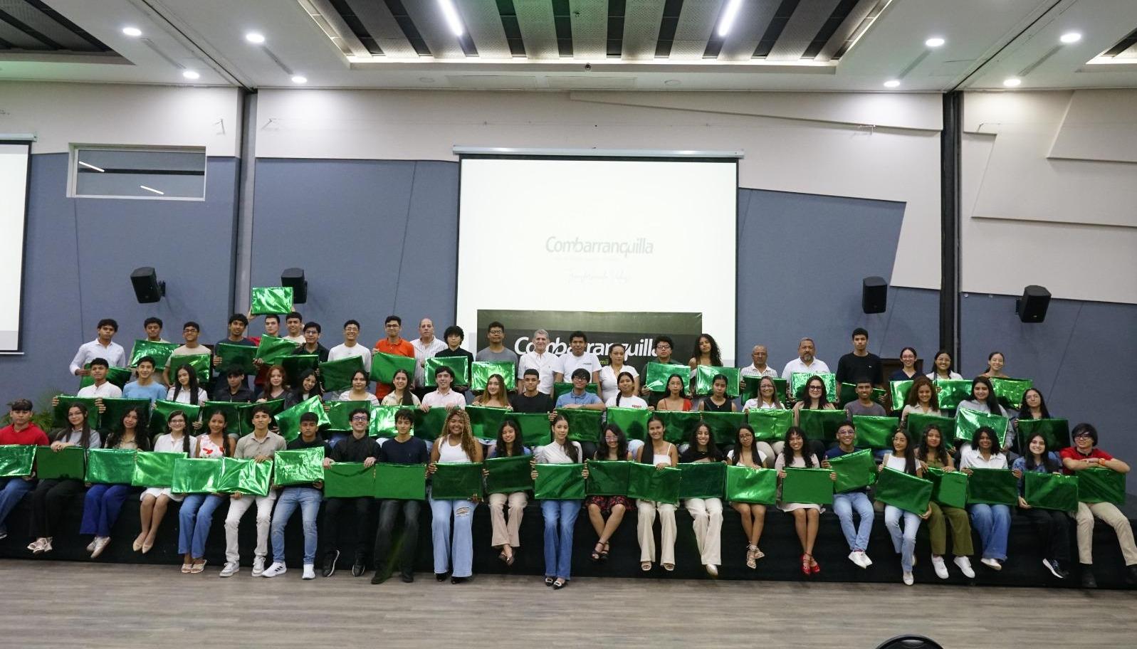 Jóvenes beneficiados con becas de Combarranquilla.