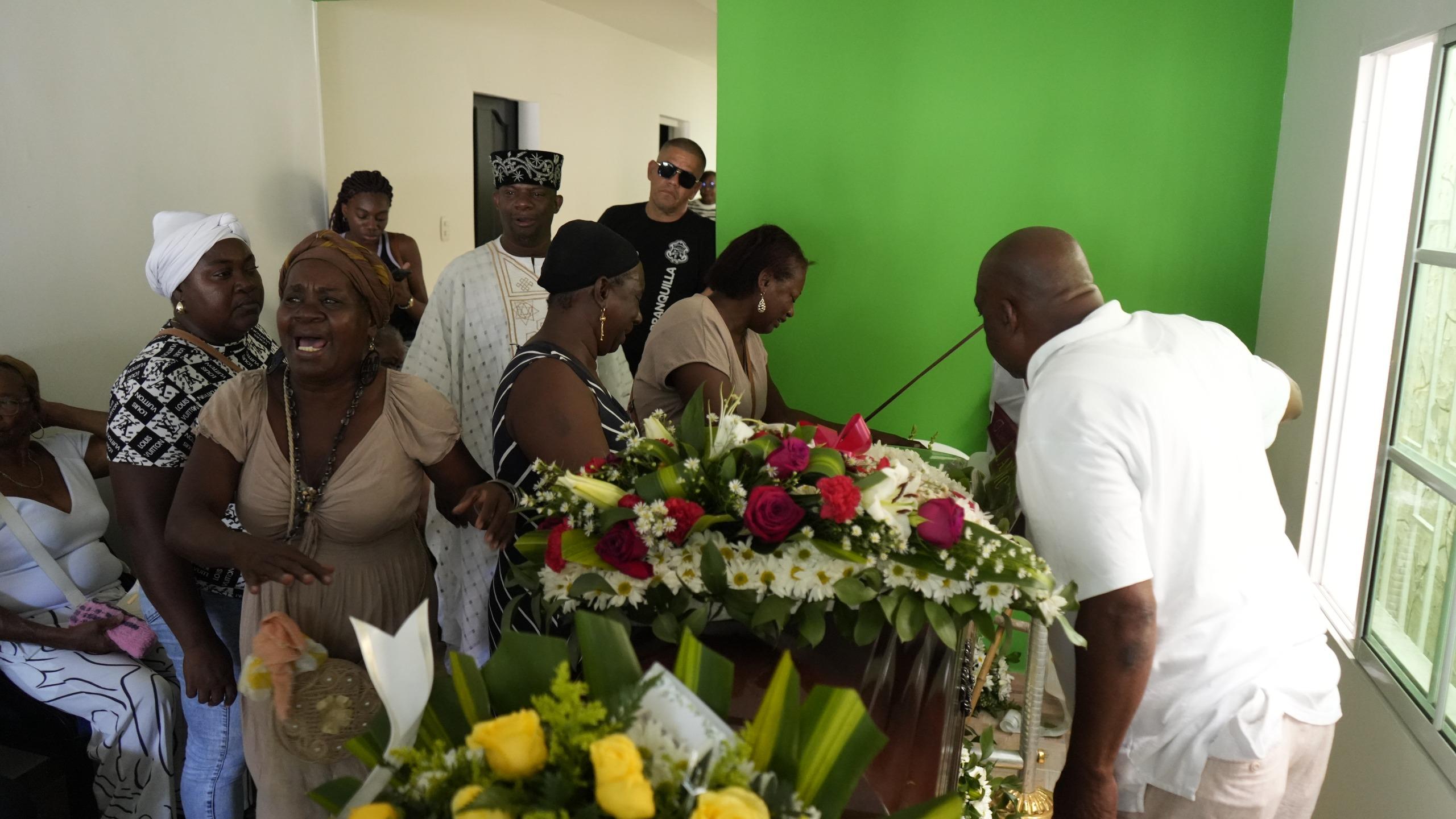 Durante el ritual se entonan cantos en lengua palenquera.