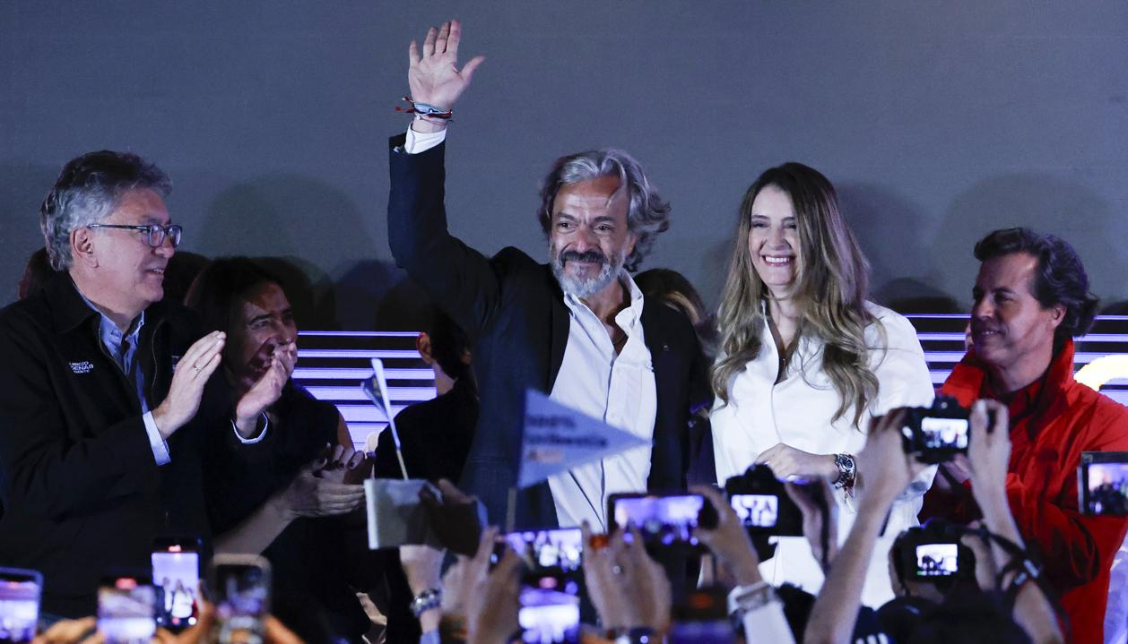 Juan Daniel Oviedo y Paloma Valencia.