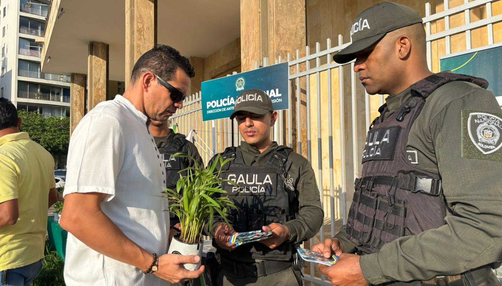 La Policía y Barranquilla Verde se encuentran realizando una jornada de educación ambiental.