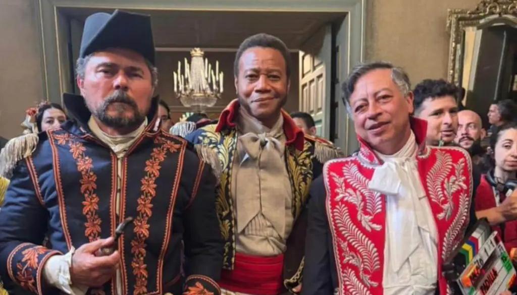 Los actores Luis Alfredo Velasco y Cuba Gooding Jr., y el Presidente Gustavo Petro.