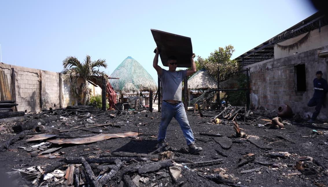 En cenizas quedó el restaurante El Carmen. 