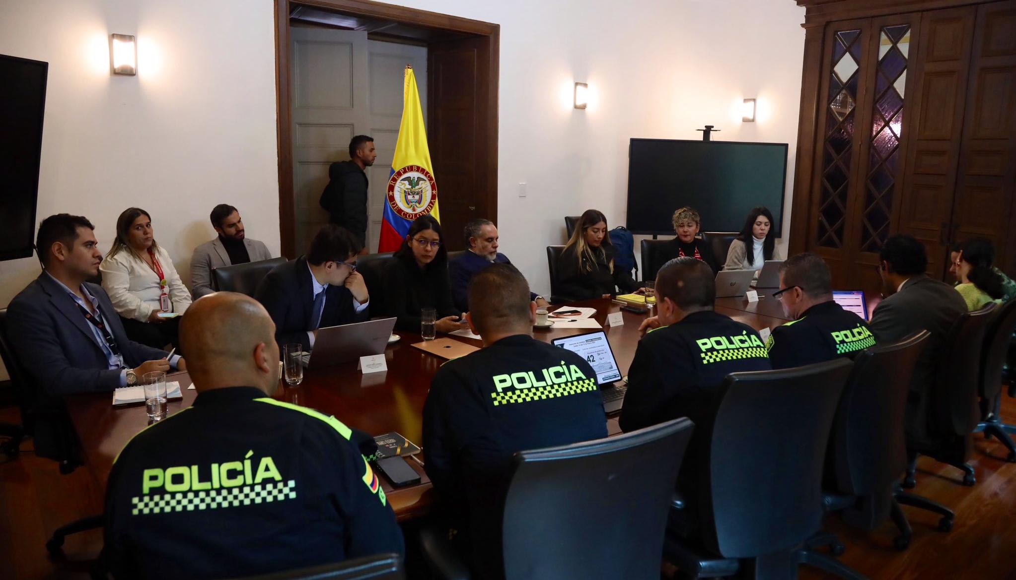 Reunión de seguridad para protección a candidatos