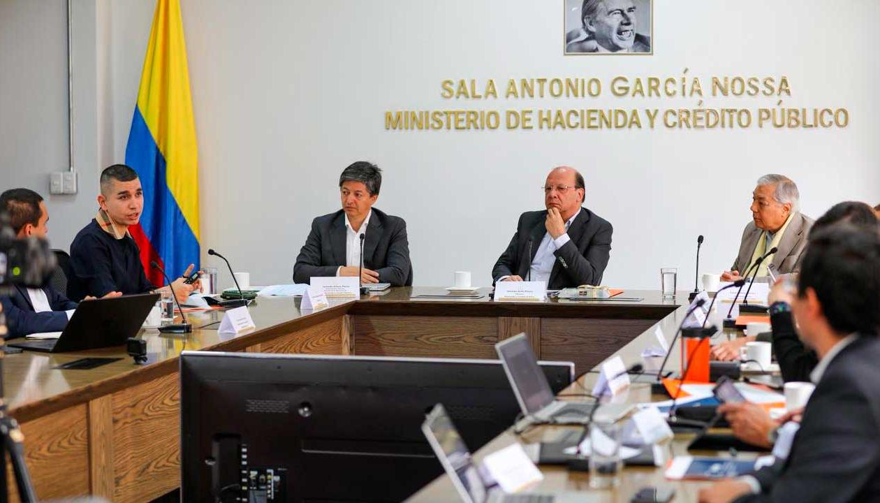 Reunión entre miembros de Asobancaria y el Gobierno Nacional. 