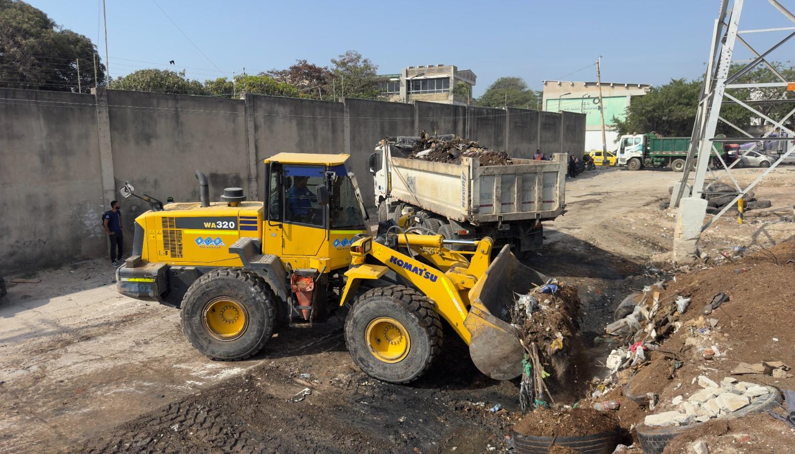 En la intervención se extrajeron neumáticos enterrados durante años y se desmontaron cuatro viviendas improvisadas.
