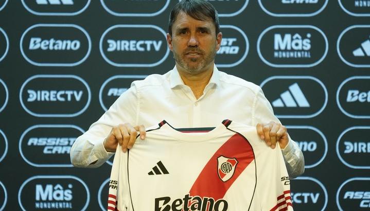 Eduardo Coudet durante su presentación como nuevo entrenador de River Plate.