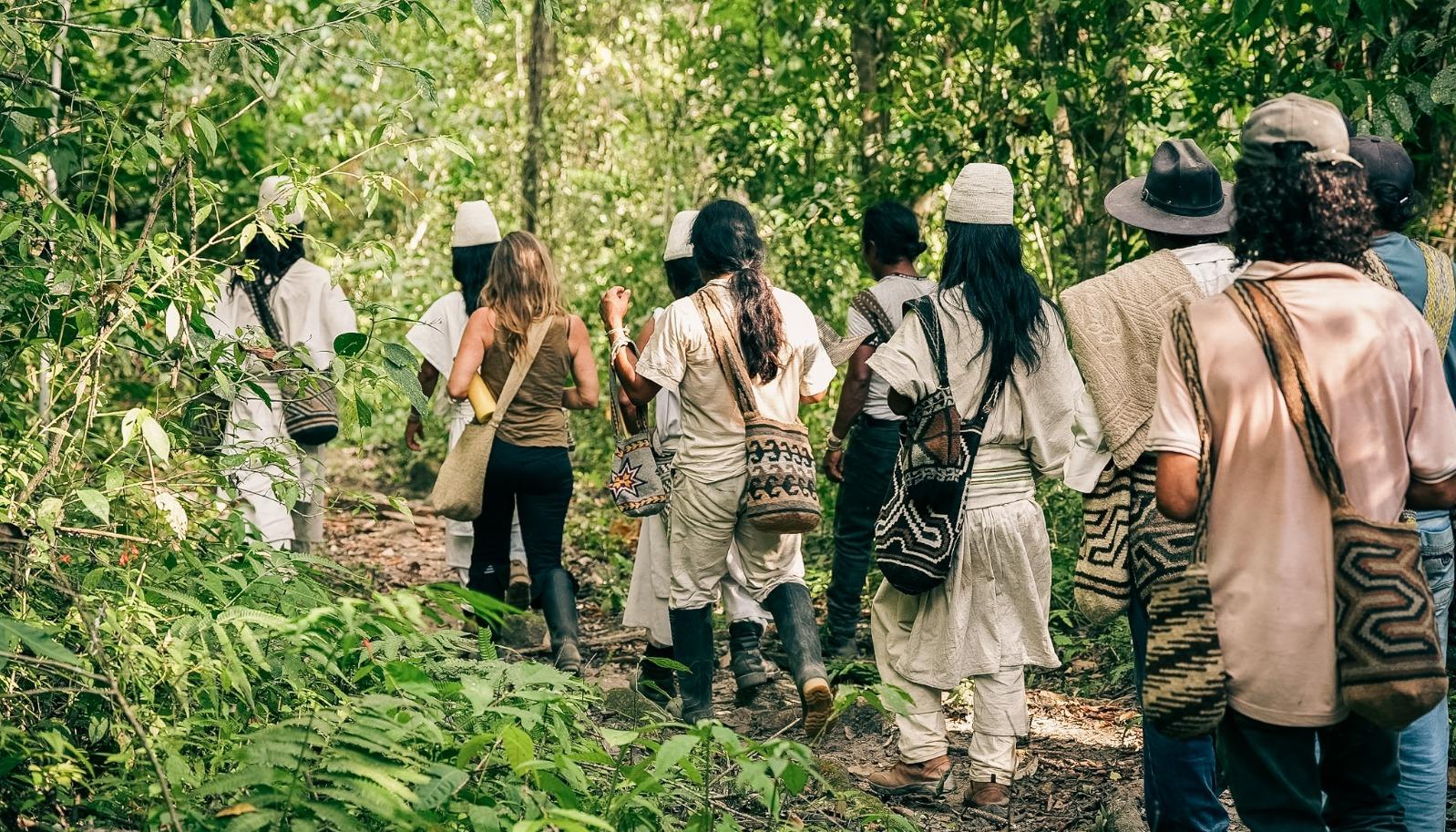 La comunidad arhuaca de la Sierra Nevada está en medio del fuego cruzado entre los grupos ilegales.
