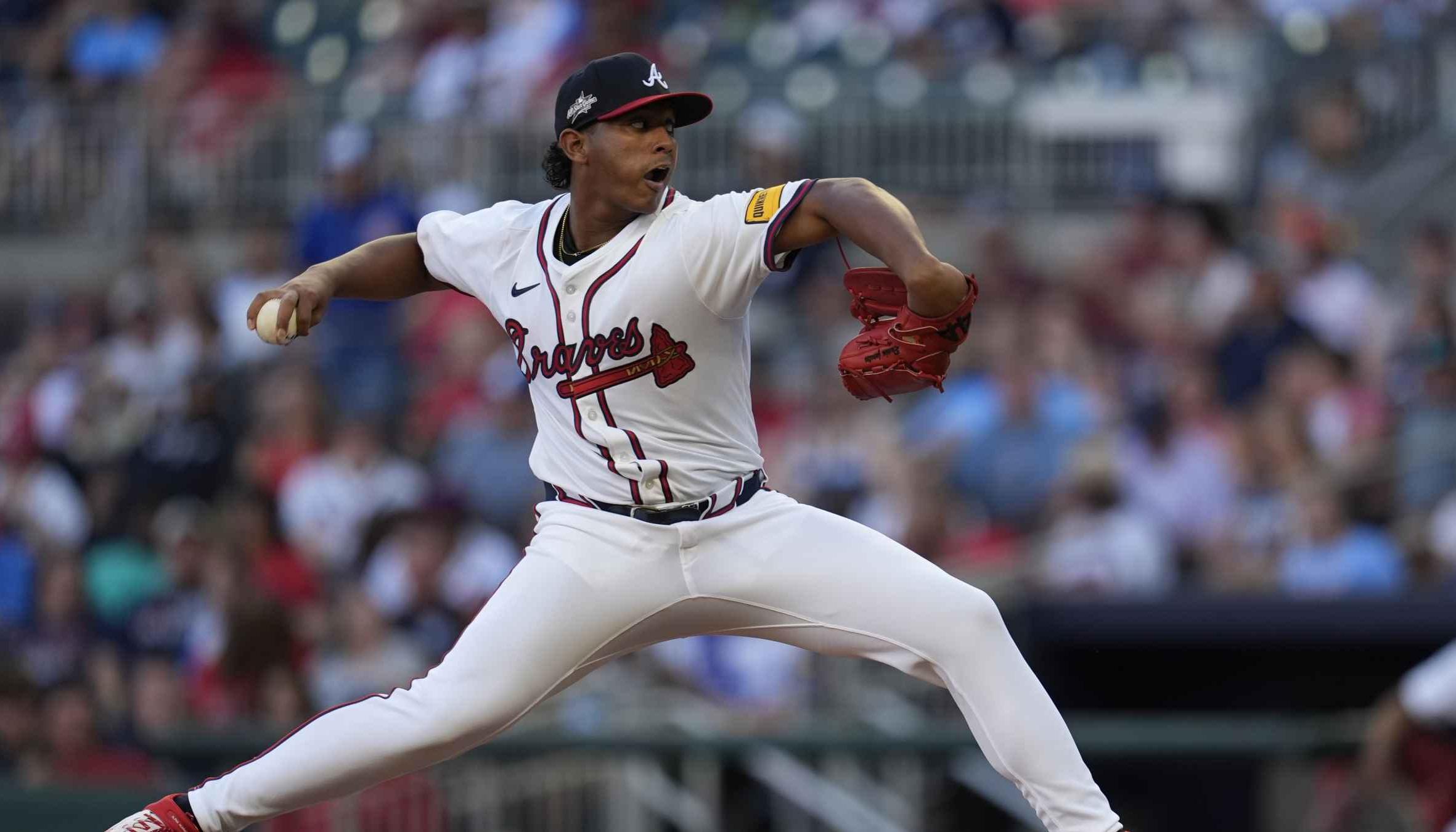 Didier Fuentes, lanzador colombiano de los Bravos de Atlanta.