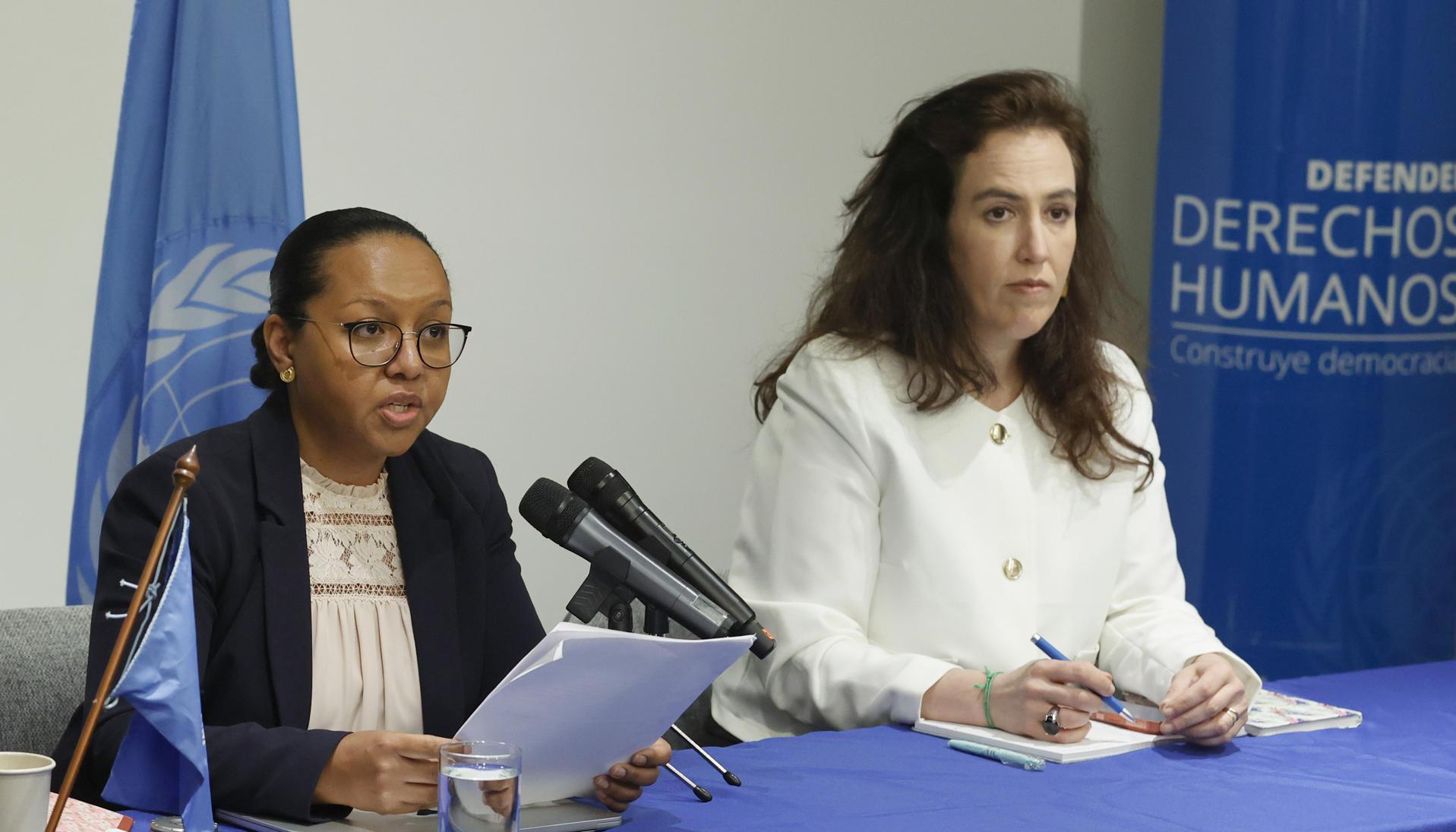 La presidenta del Grupo de trabajo sobre la utilización de mercenarios, Michelle Small (i), y la integrante del grupo Joana de Deus Pereira.