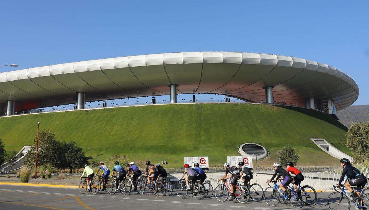 Parte exterior del estadio Akron de Guadalajara, sede del segundo partido de Colombia.