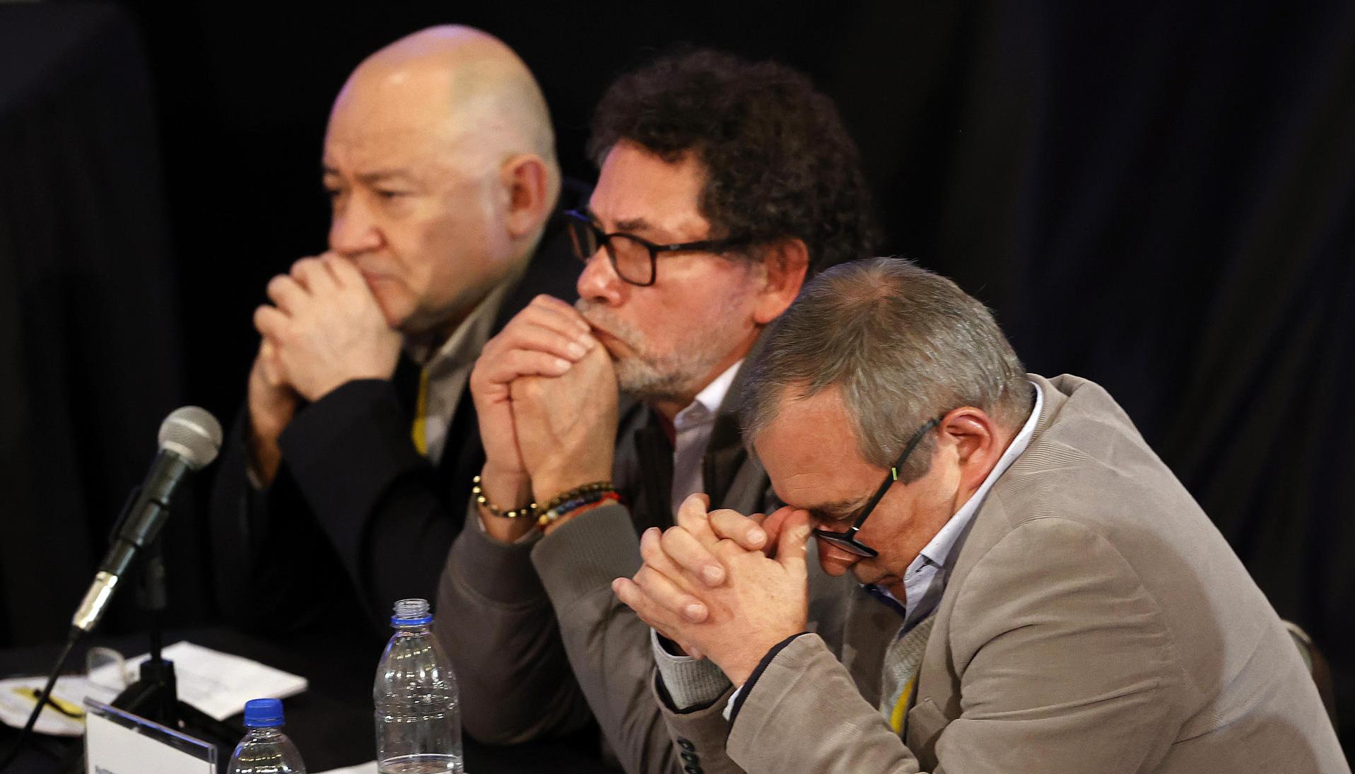 Julián Gallo Cubillos (i), Pastor Lisandro Alape Lascarro (c) y Rodrigo Londoño Echeverry.