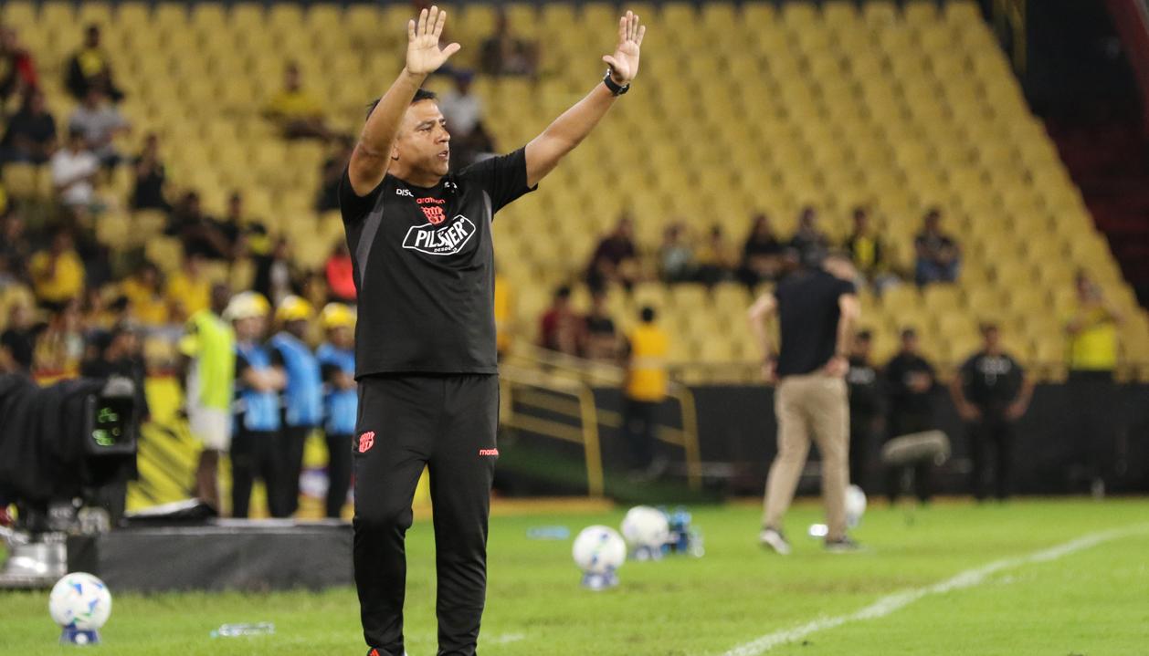 El venezolano César Farías, técnico del Barcelona de Guayaquil. 