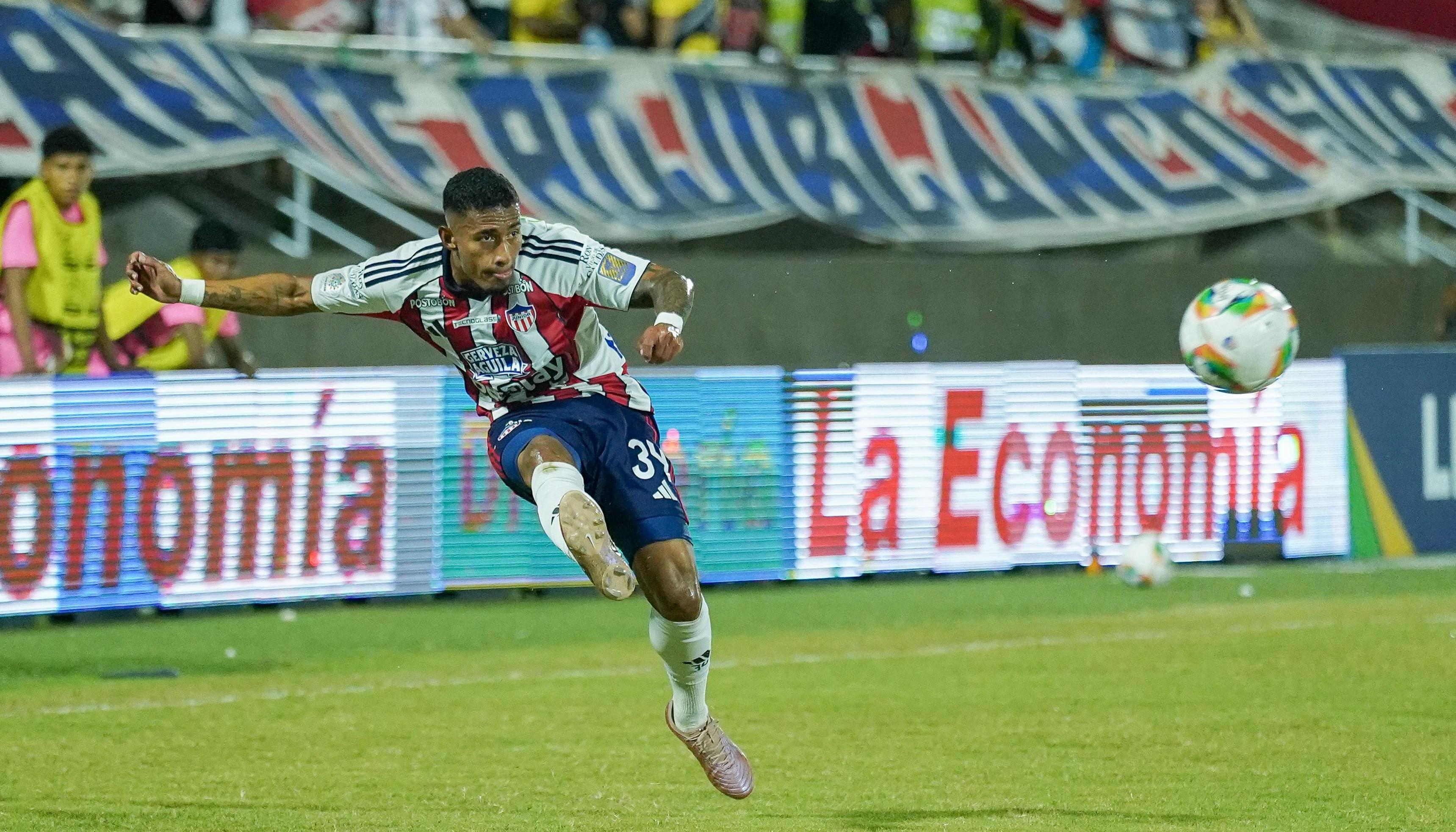 Jhomier Guerero, lateral derecho del Junior. 
