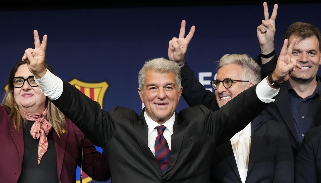 Joan Laporta celebra su abrumadora victoria sobre Víctor Font.