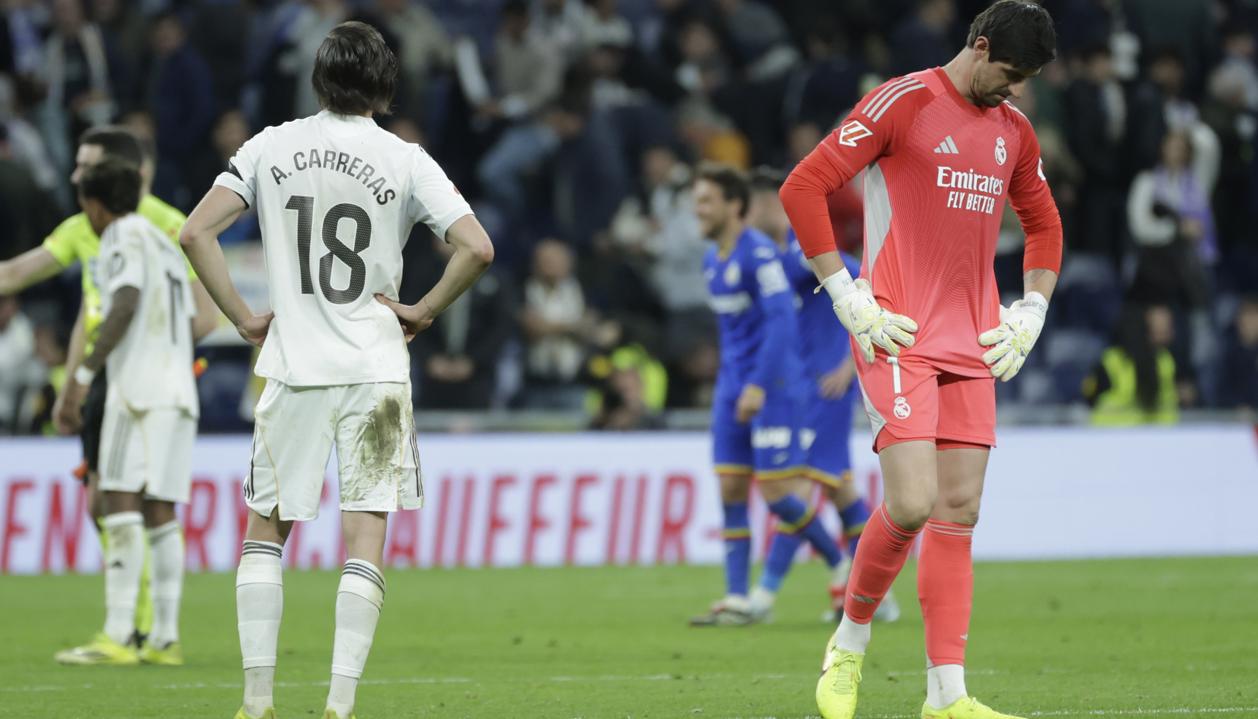 La decepción de Thibuat Courtois y Álvaro Carreras tras la derrota ante el Getafe. 