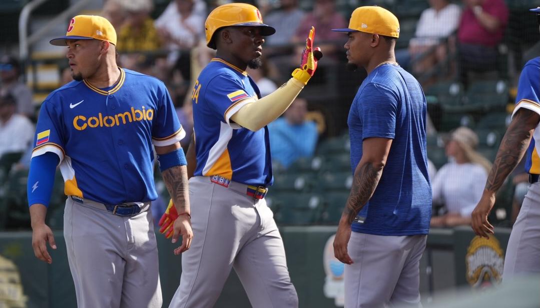 Jesús Marriaga llega al plato tras anotar la única carrera de Colombia.