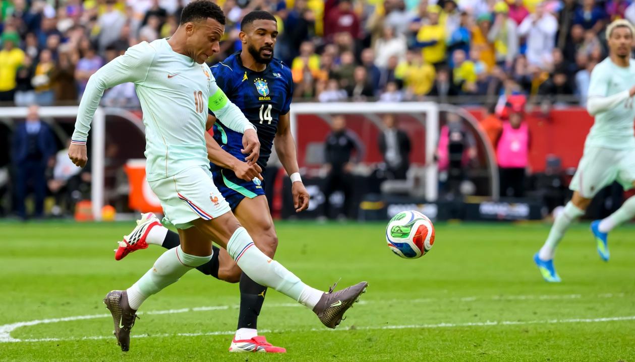 La gran definición de Mbappé para el primer gol de Francia ante Brasil. 