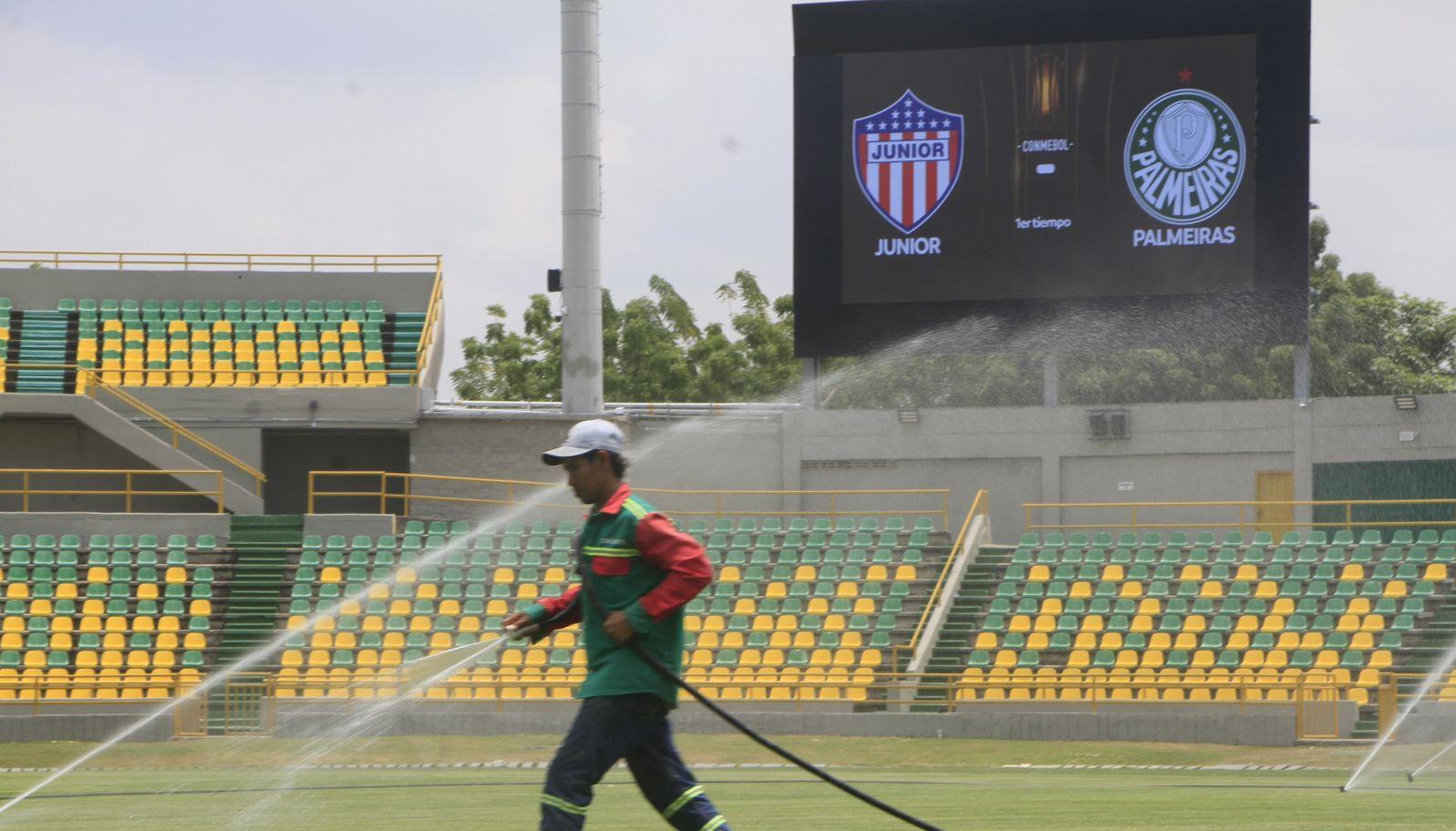 El estadio Jaime Morón de Cartagena luciendo su nueva pantalla.