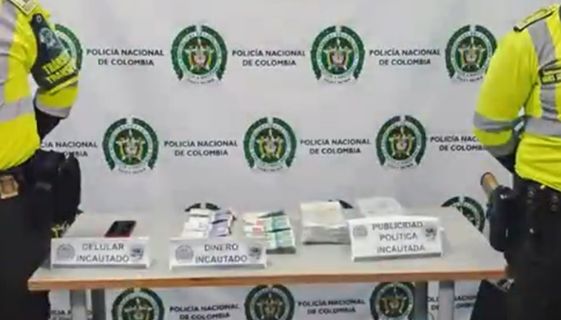 Dinero y otros elementos incautados. 