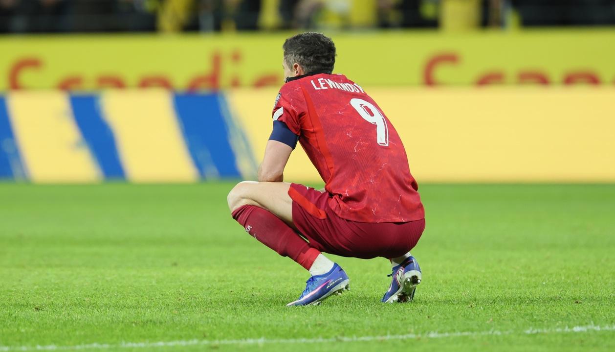 El capitán polaco Robert Lewandowski tras el final del partido contra Suecia.