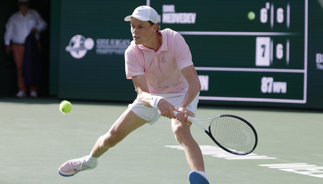 El italiano Jannik Sinner durante su partido contra Daniil Medvedev.