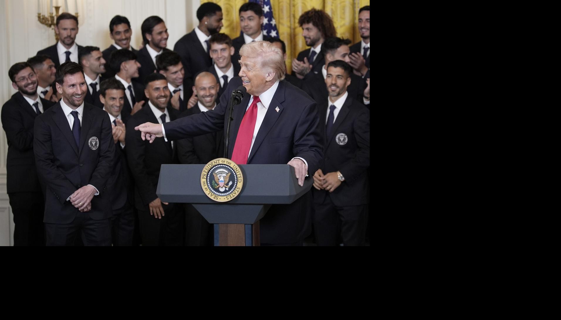 Donald Trump durante su encuentro con Messi y sus compañeros del Inter Miami. 