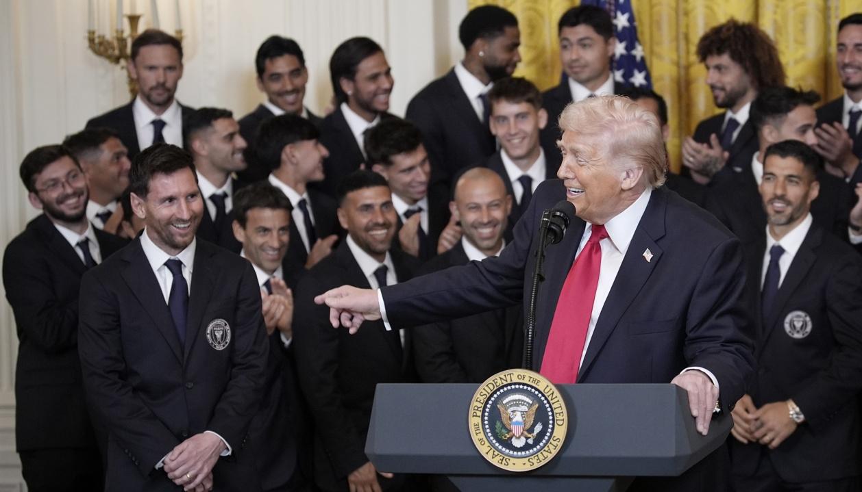 Donald Trump durante su encuentro con Messi y sus compañeros del Inter Miami. 
