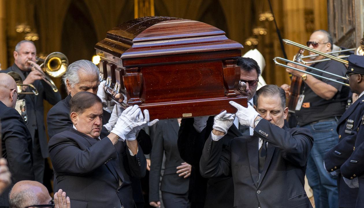 Los trombones sonando al paso del féretro con los restos de Willie Colón.